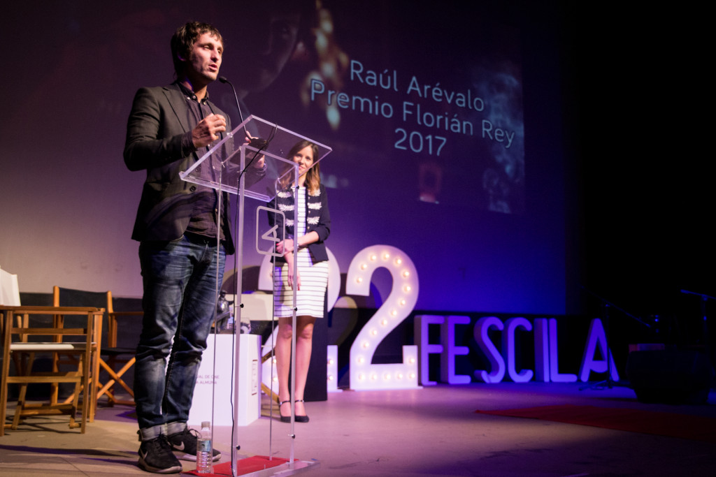 Raúl Arévalo recogiendo el premio Florián Rey 2017. // Imagen: Javier Gimeno